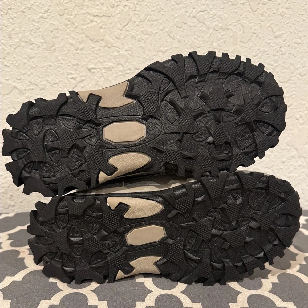 Kids Coga Snow Boots - Black and White Size 1.5